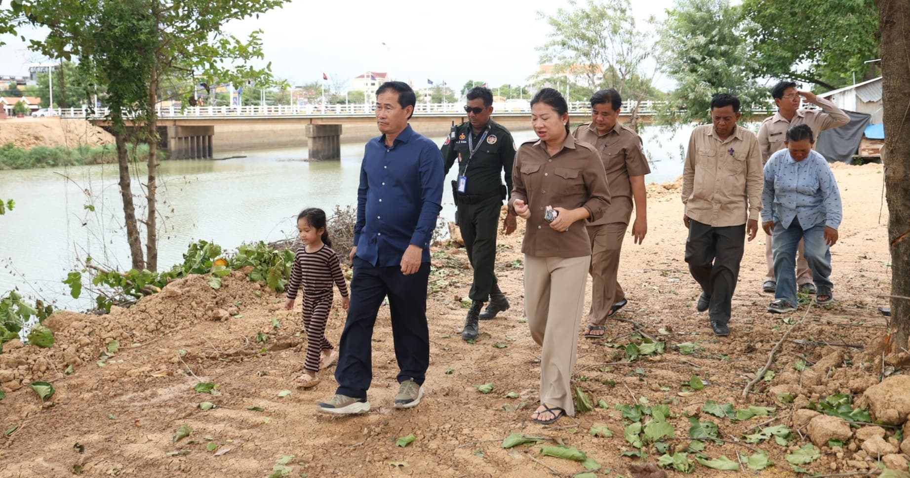 ដោយមានកិច្ចចង្អុលការរបស់អភិបាលខេត្តពោធិ៍សាត់ ក្នុងការរៀបចំច្រាំងស្ទឹង ដើម្បីតាក់តែងដើមឈើឲ្យបានស្អាត