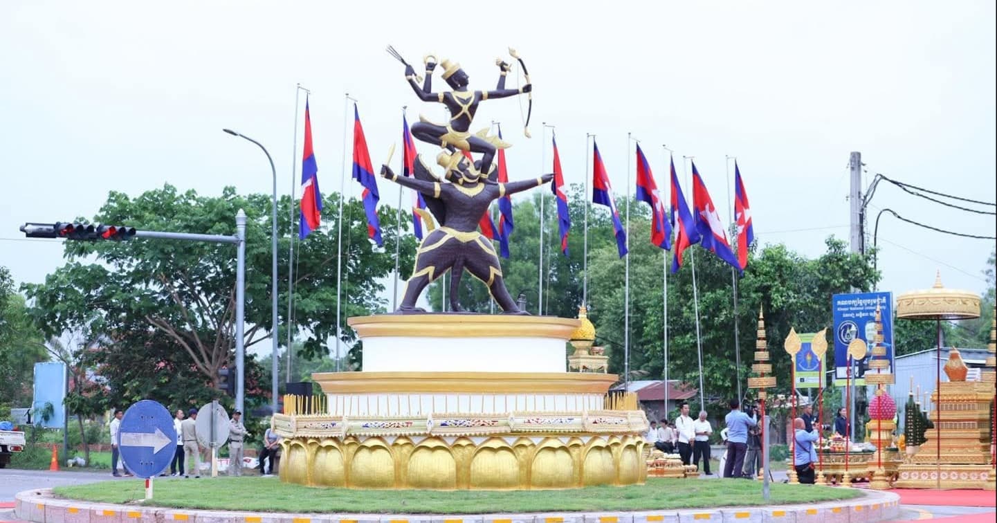 សម្តេចកិត្តិសង្គហបណ្ឌិត ម៉ែន សំអន អញ្ជើញពុទ្ធាភិសេក «ព្រះវិស្ណុគង់លើស្ដេចគ្រុឌ» និងបួងសួងសុំសេចក្ដីសុខ សន្តិភាព និងភាពត្រជាក់ត្រជុំដល់ទឹកដី និងប្រជាពលរដ្ឋខ្មែរ