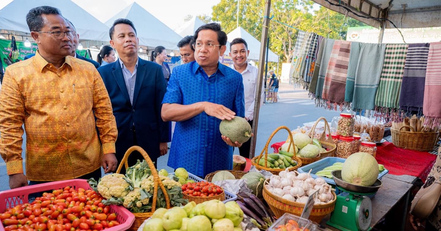 គណៈកម្មាធិការជាតិជម្រុញចលនាភូមិមួយផលិតផលមួយអំពាវនាវឱ្យប្រជាពលរដ្ឋខ្មែរជួយទិញទំនិញផលិតក្នុងស្រុក ដើម្បីលើកកម្ពស់ផលិតផលខ្មែរ