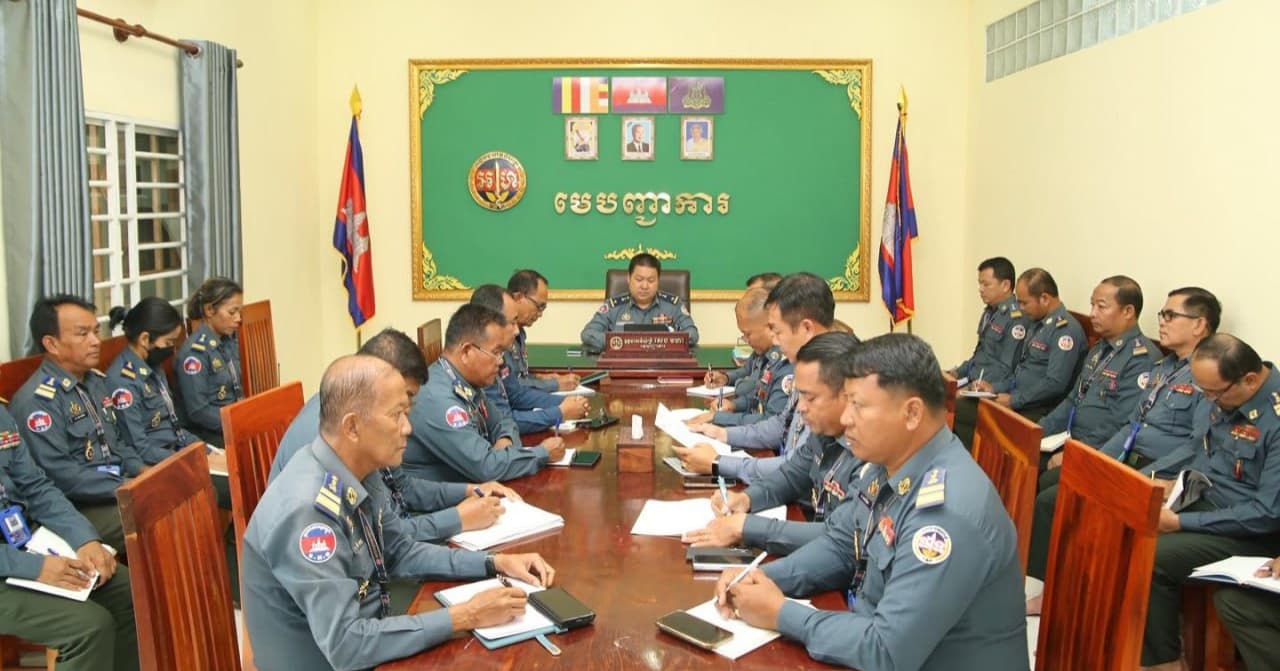 មេបញ្ជាការកងរាជអាវុធហត្ថខេត្តតាកែវ បេ្តជ្ញាបង្ការ បង្ក្រាបគ្រឿងញៀន ក្មេងទំនើង ល្បែងស៊ីសងគ្រប់ប្រភេទ បទល្មើសOnlineScams និងបន្តពង្រឹងកម្លាំងត្រៀមអន្តរាគមន៍ ២៤ ម៉ោង