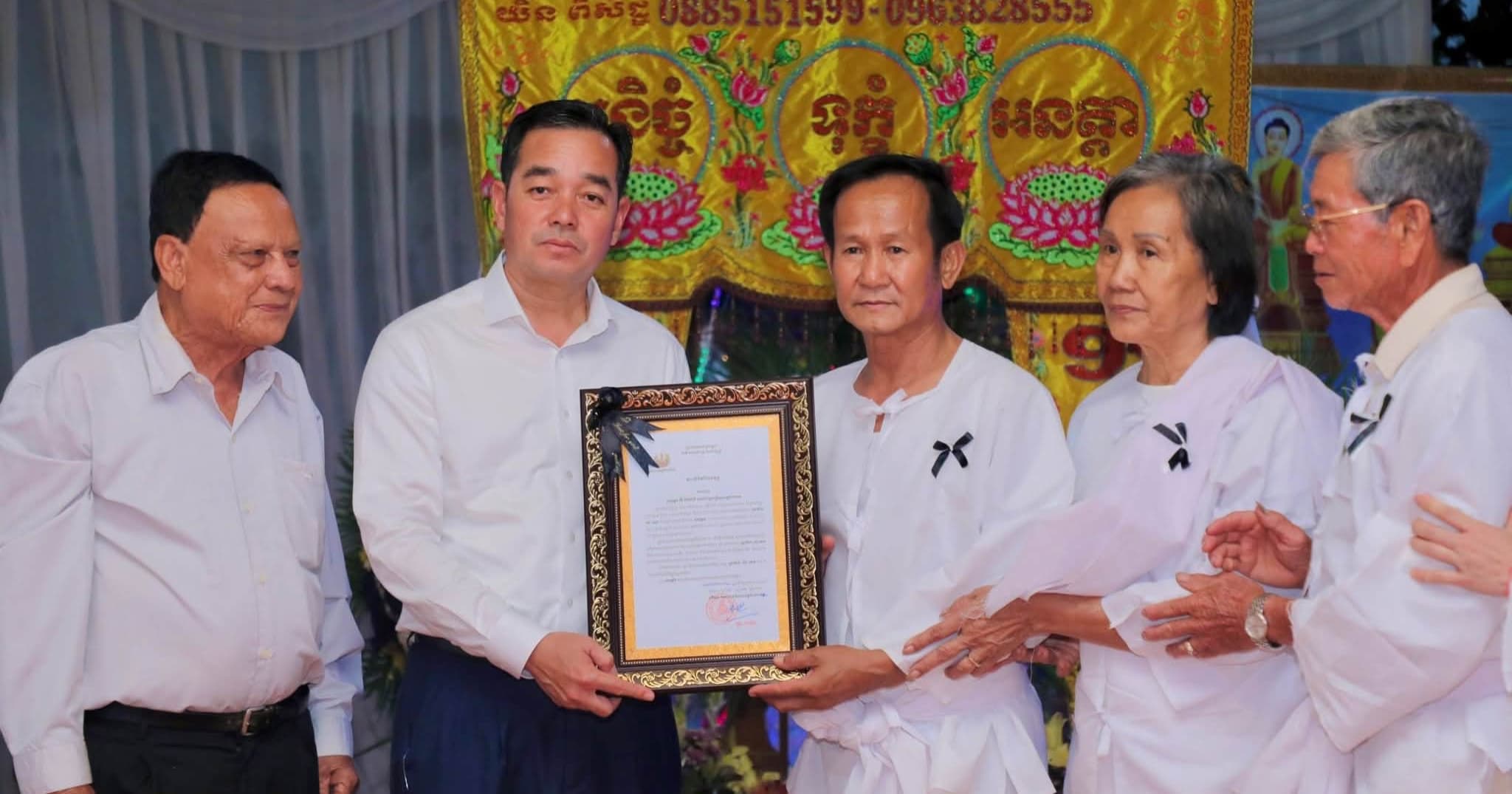 ថ្នាក់ដឹកនាំខេត្តកំពង់ចាម អញ្ជើញចូលរួមរំលែកទុក្ខ និងគោរពវិញ្ញាណក្ខន្ធសព ឧបាសិកា នៅ សេន ត្រូវជាឪពុកបង្កើតឯកឧត្តម លី ថៃហាក់