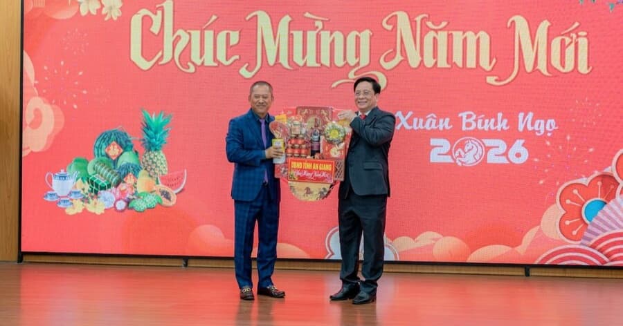 អភិបាលខេត្តតាកែវ ជំរុញកិច្ចសហប្រតិបត្តិការពាណិជ្ជកម្មតាមព្រំដែនឱ្យកាន់តែរឹងមាំ រវាងខេត្តតាកែវ និងខេត្តអានយ៉ាង ប្រទេសវៀតណាម"