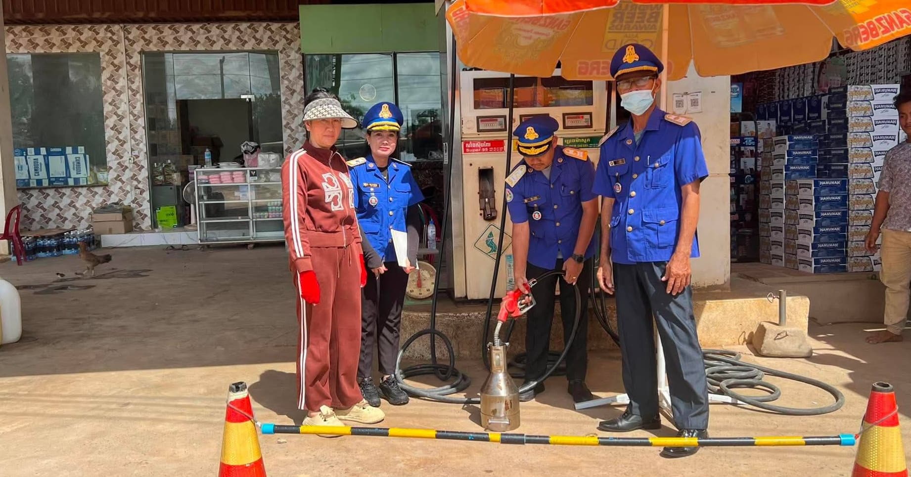 មន្ត្រីត្រួតពិនិត្យការិយាល័យស្ដង់ដា និងមាត្រាសាស្រ្ត របស់មន្ទីរឧស្សាហកម្ម វិទ្យាសាស្រ្ត បច្ចេកវិទ្យា និងនវានុវត្តន៍ ខេត្តព្រៃវែង