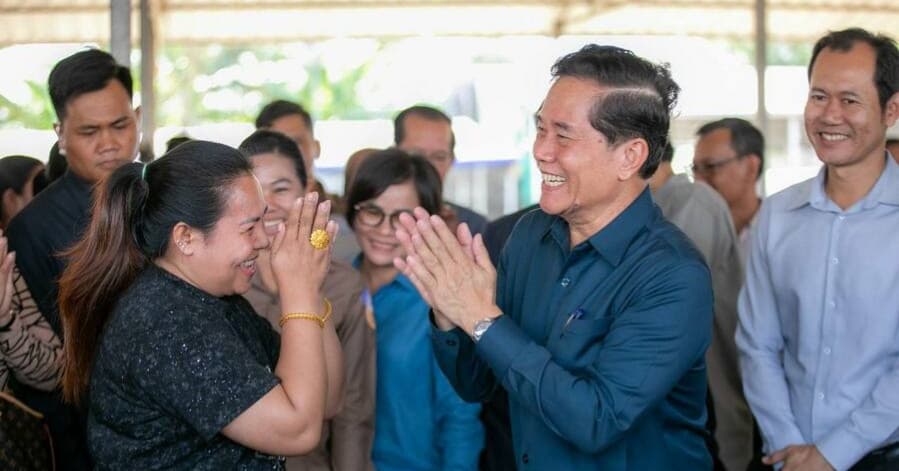 ឯកឧត្ដម ឃួង ស្រេង បន្តដោះស្រាយបញ្ហាប្រឈមជូនអាជីវករមួយចំនួន ដែលមកលក់ដូរនៅទីតាំងផ្សារតាម៉ាប់ព្រែកជ្រៃ