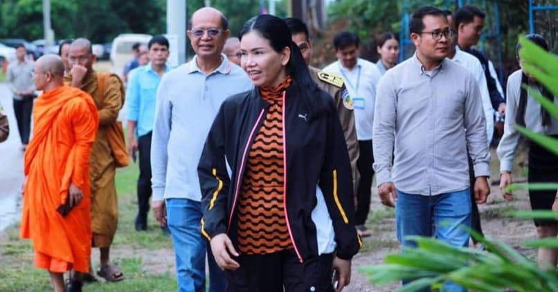លោកជំទាវបណ្ឌិត បាន ស្រីមុំ អញ្ជើញចុះត្រួតពិនិត្យនូវចំណុចជ្រោះសែនសុខដើម្បីគ្រោងនឹងរៀបចំកែលម្អបន្ថែមទៀត