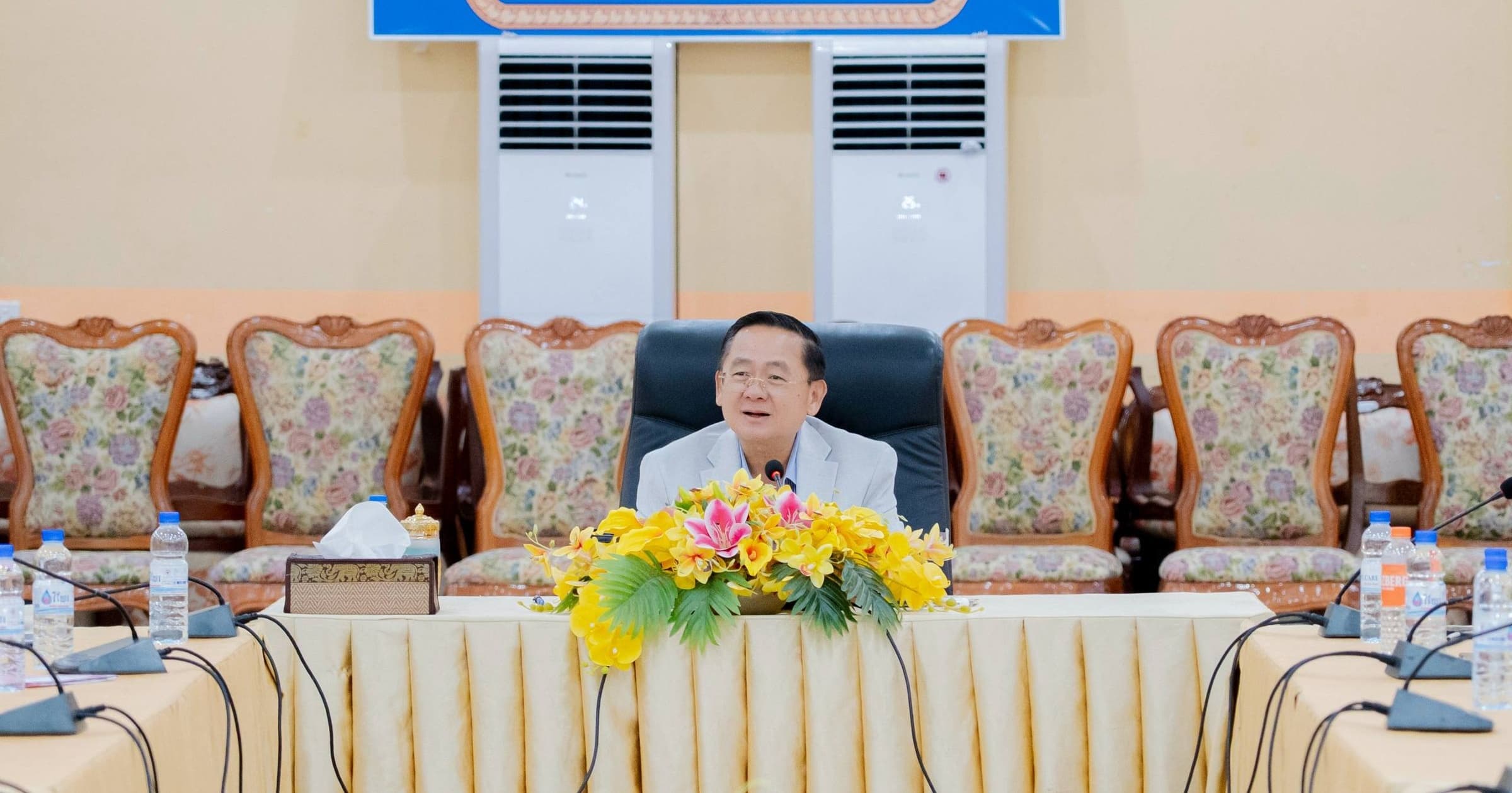 ឯកឧត្តម សុខ លូ ដឹកនាំកិច្ចប្រជុំត្រៀមរៀបចំកម្មវិធីរត់ដើម្បីក្ដីស្រឡាញ់ ក្នុងគោលបំណងកៀរគរធនធានឧបត្ថម្ភដល់កងកម្លាំងជួរមុខ ក្នុងភូមិសាស្រ្តខេត្តបាត់ដំបង