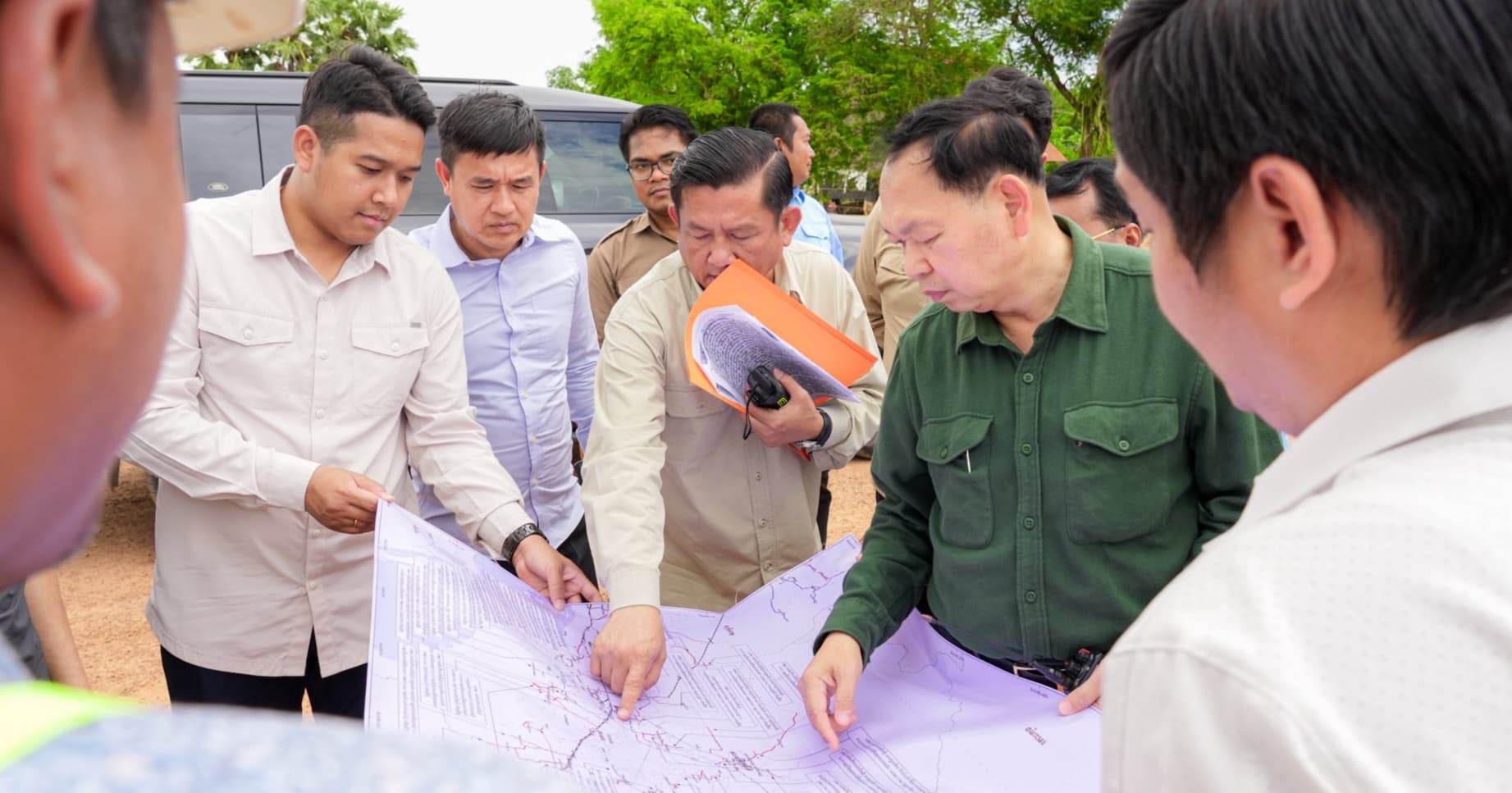 ឯកឧត្ដម ឆាយ ឫទ្ធិសែន រដ្ឋមន្រ្ដីក្រសួងអភិវឌ្ឍន៍ជនបទ ពិនិត្យវឌ្ឍនភាពការងារស្ថាបនាផ្លូវចំនួន ៦ខ្សែ នៅក្នុងខេត្តពោធិ៍សាត់